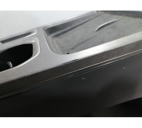 Консоль центральная с подлокотником