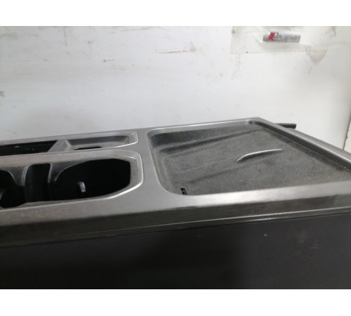 Консоль центральная с подлокотником