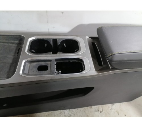 Консоль центральная с подлокотником