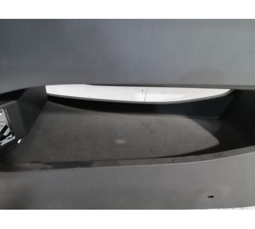 Консоль центральная с подлокотником