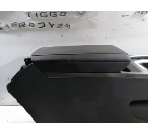 Консоль центральная с подлокотником