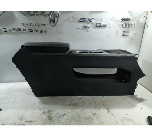 Консоль центральная с подлокотником