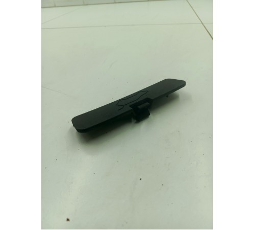 Заглушка кнопки закрывания двери крышки багажника