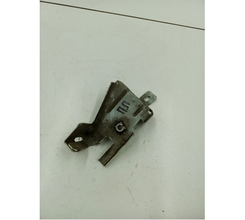 Кронштейн передней фары правый