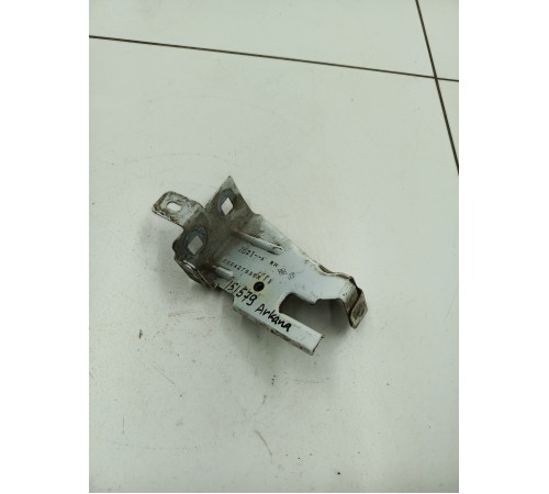 Кронштейн передней фары правый