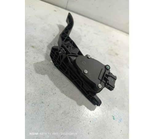 Педаль акселератор (газа)