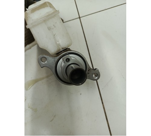 Главный тормозной цилиндр в сборе