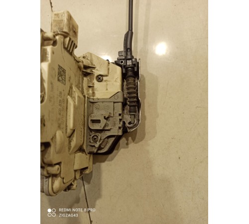 Замок двери (задний правый)