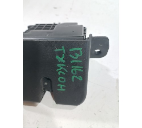 Замок крышки багажника