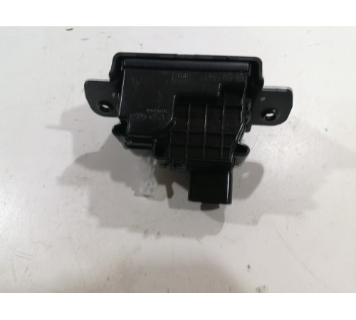 Замок крышки багажника