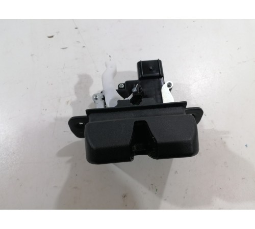 Замок крышки багажника