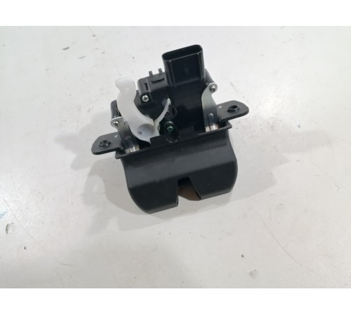 Замок крышки багажника