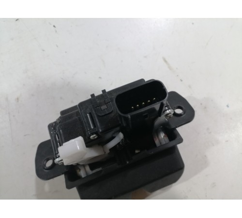 Замок крышки багажника