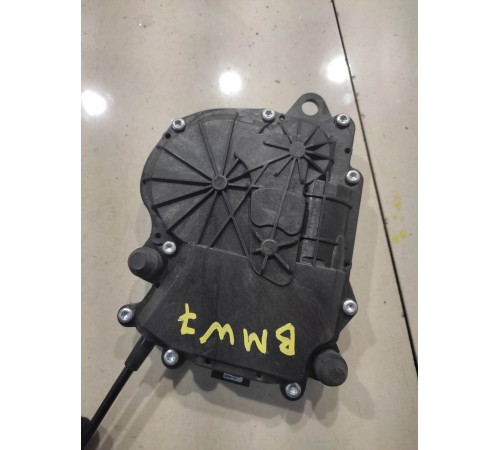 Доводчик замка крышки багажника