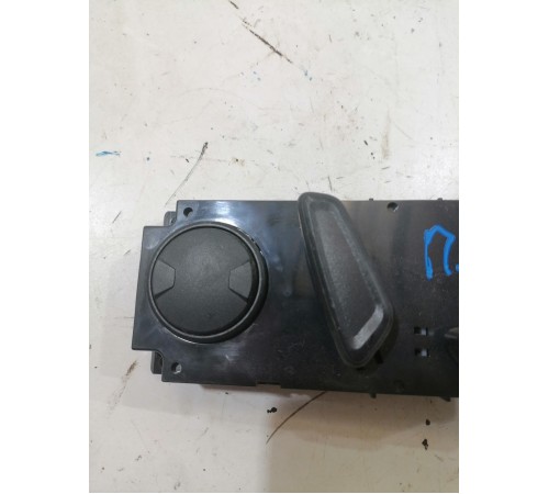 Кнопки регулировки переднего правого сиденья