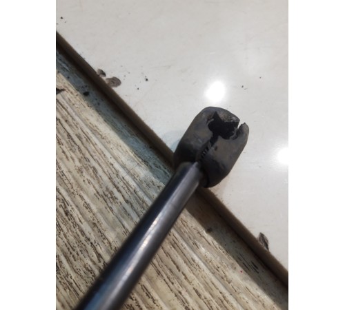 Амортизатор капота