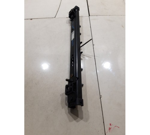 Направляющая (салазки) переднего правого сиденья левая