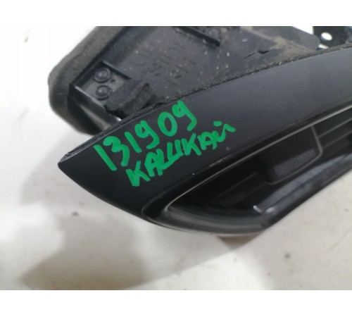 Дефлектор воздушный правый