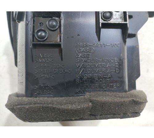 Дефлектор воздушный правый