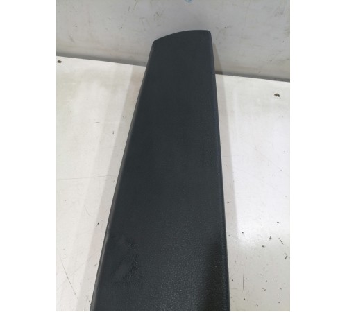 Обшивка крышки багажника центральная