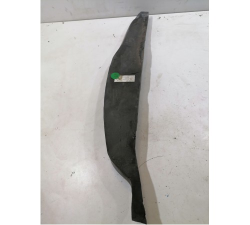 Уплотнитель крыла передний левый