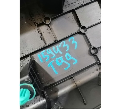 Обшивка крышки багажника центральная