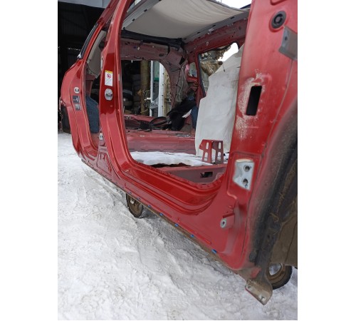 Порог со стойкой Правый