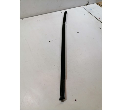 Молдинг двери задний левый