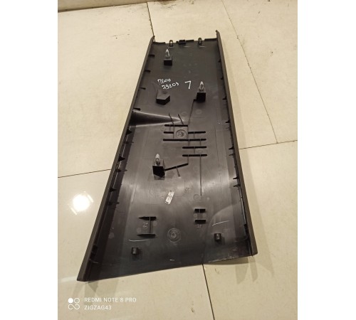 Накладка стойки (средняя, левая)