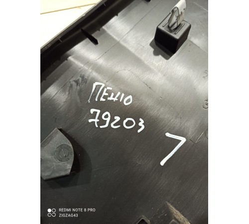 Накладка стойки (средняя, левая)