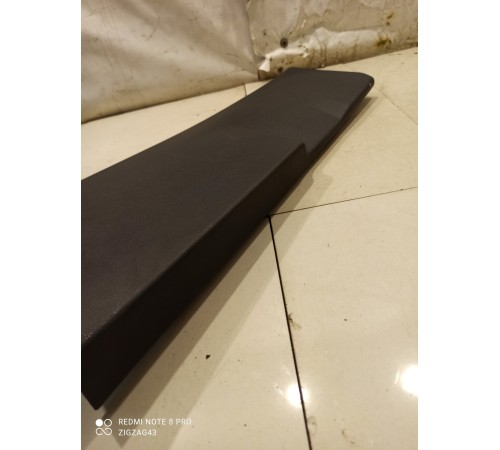 Накладка стойки (средняя, левая)