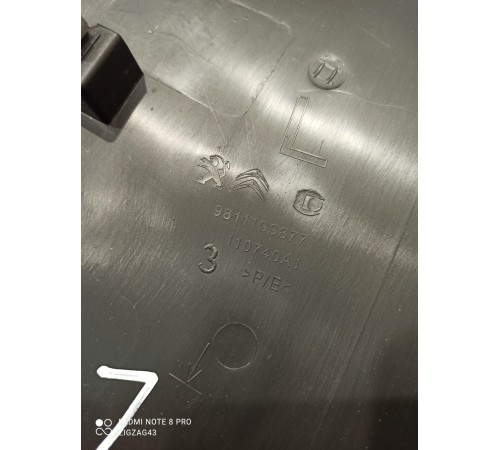 Накладка стойки (средняя, левая)