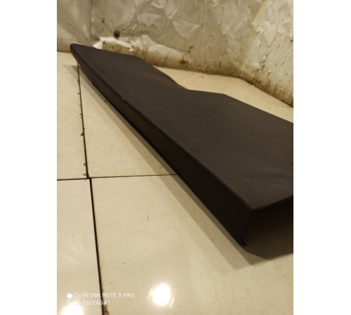 Накладка стойки (средняя, левая)