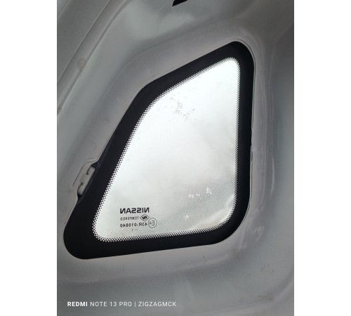 Глухое стекло заднее левое