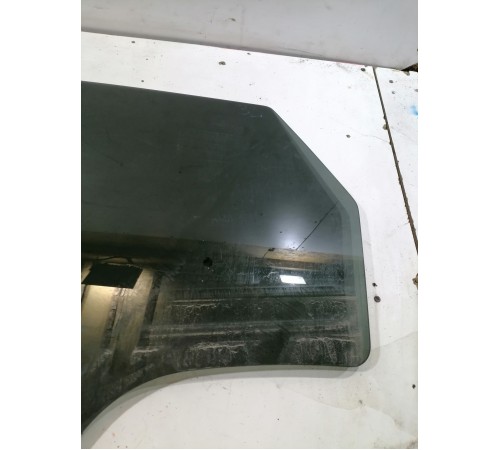 Стекло двери заднее левое