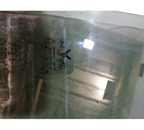 Стекло двери заднее левое