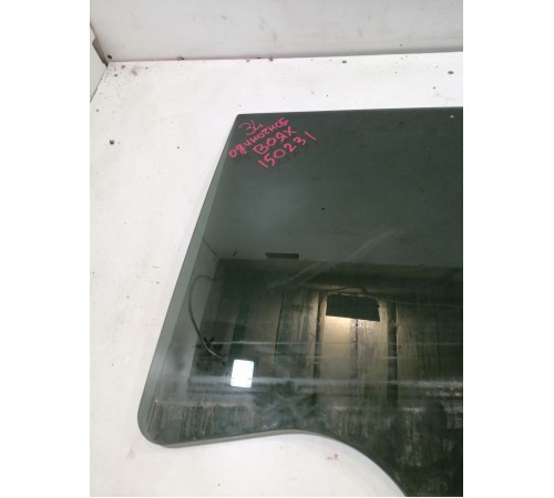 Стекло двери заднее левое