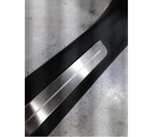 Накладка порога передняя правая