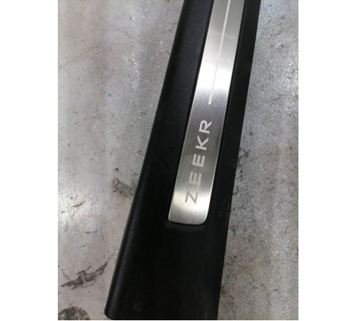 Накладка порога передняя правая