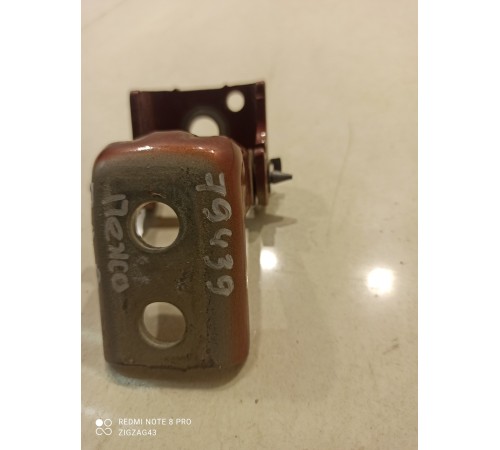 Петля двери (передняя, левая, верхняя)