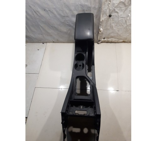 Центральная консоль с подлокотником