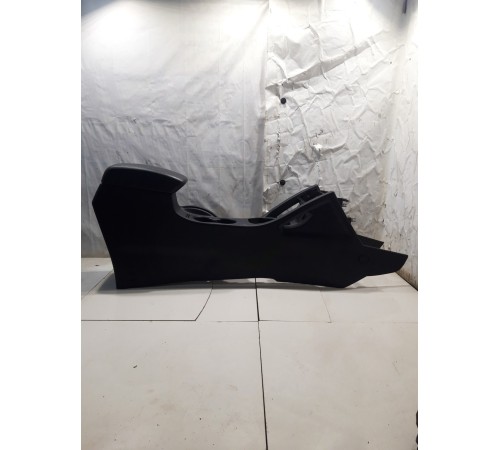 Центральная консоль с подлокотником