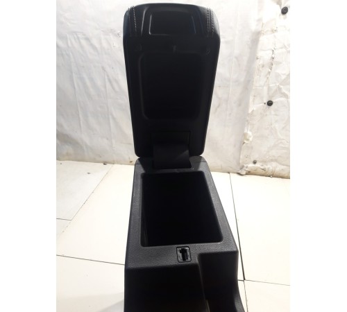 Центральная консоль с подлокотником