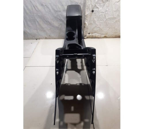 Центральная консоль с подлокотником