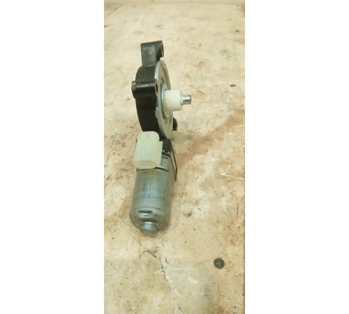 Моторчик стеклоподъемника передний правый