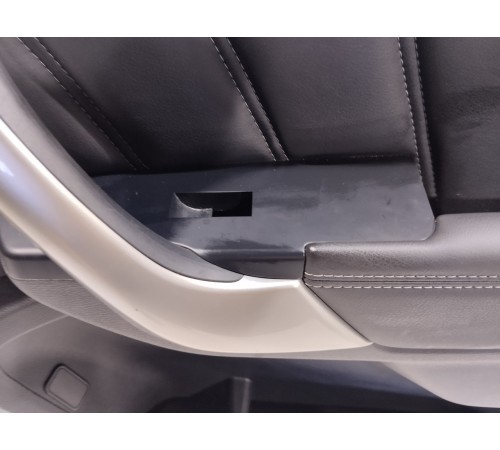 Обшивка двери(передняя правая)