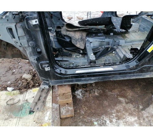 Порог левый с центральной стойкой