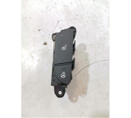 Кнопка подогрева сиденья и руля