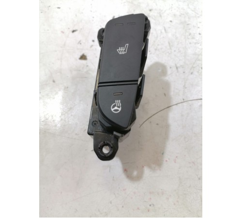 Кнопка подогрева сиденья и руля