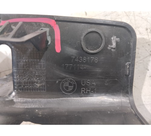 Накладка замка багажника правая